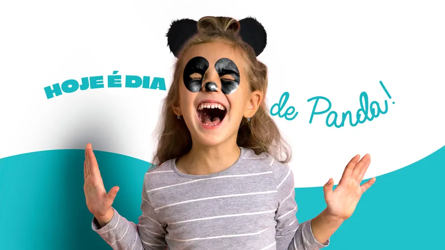 Menina com pintura de panda comemorando: Hoje é dia de Panda!